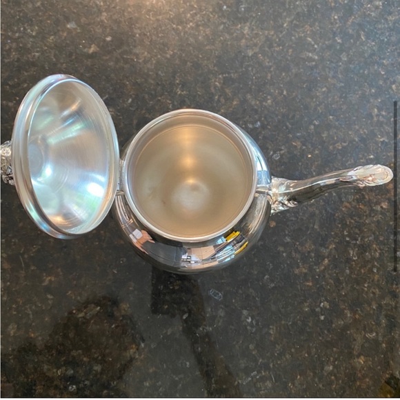 F B ROGERS SILVER TEA COFFEE POT - Picture 3 of 4